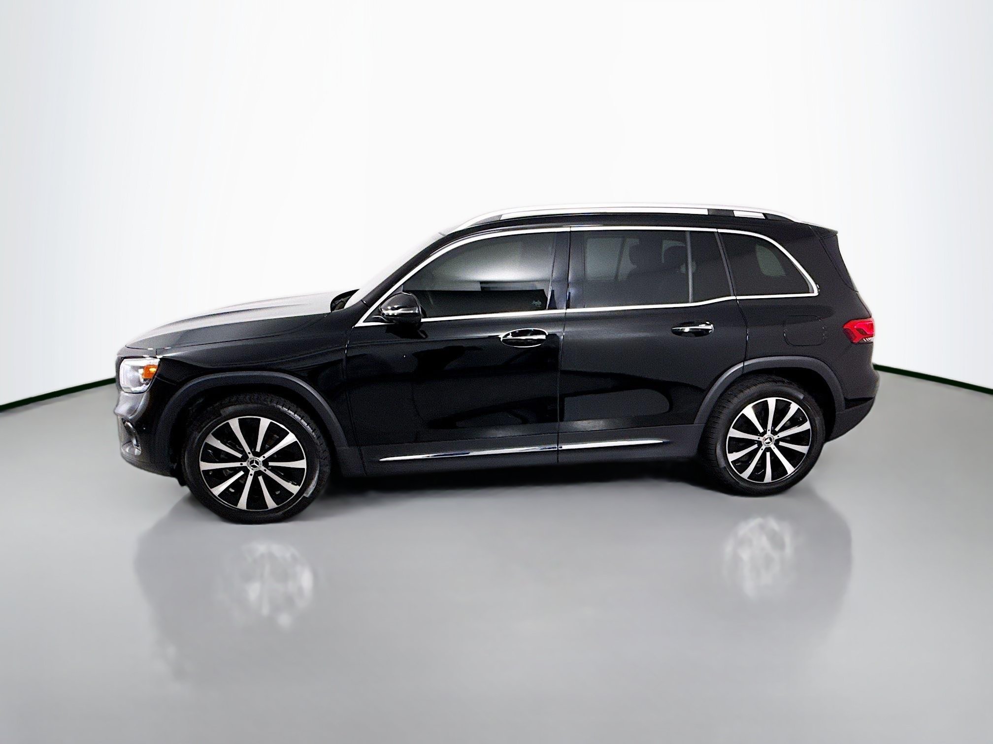 Used 2021 Mercedes-Benz GLB 250 image 4