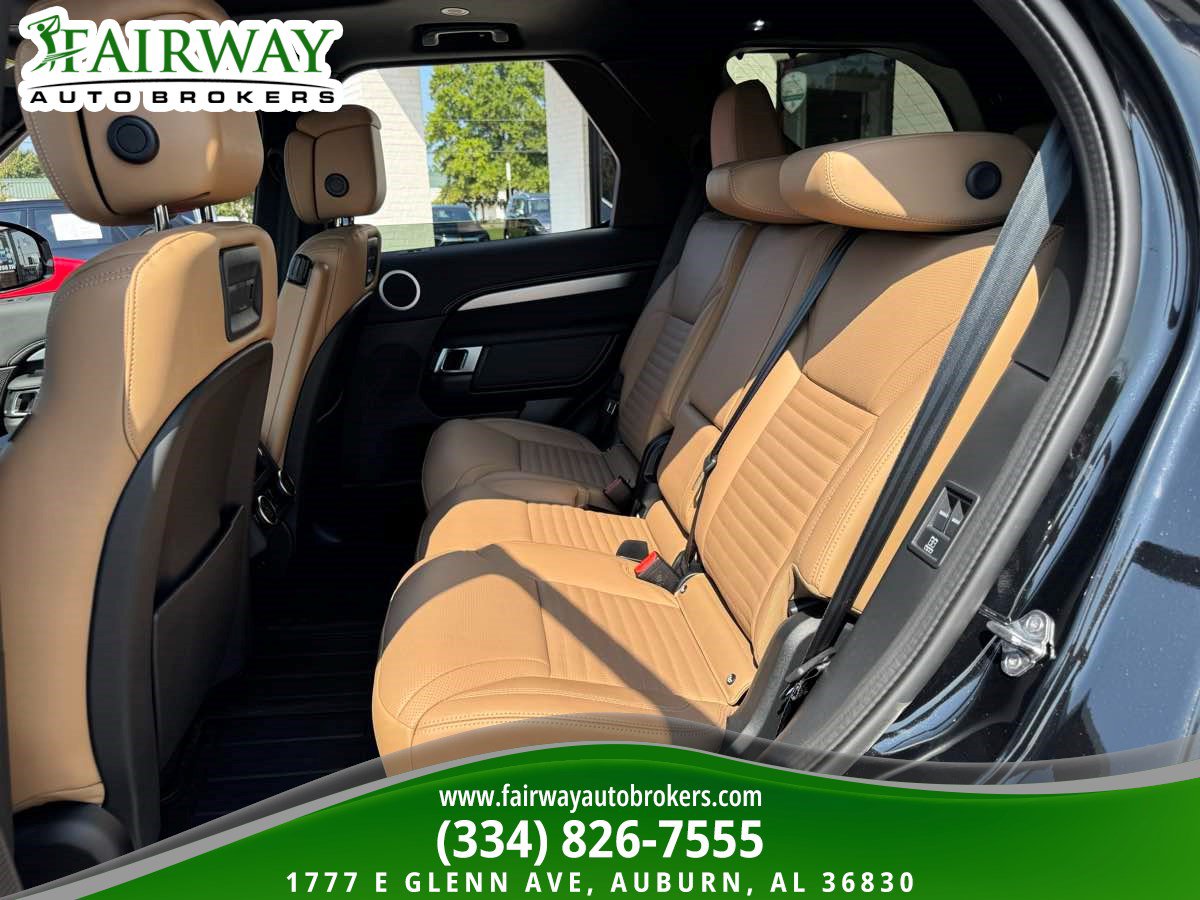 Used 2025 Land Rover Discovery Dynamic SE AWD/4WD image 10