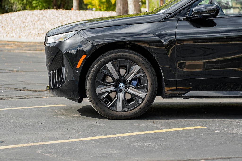 Used 2025 BMW iX xDrive50 w/ Premium Package image 8