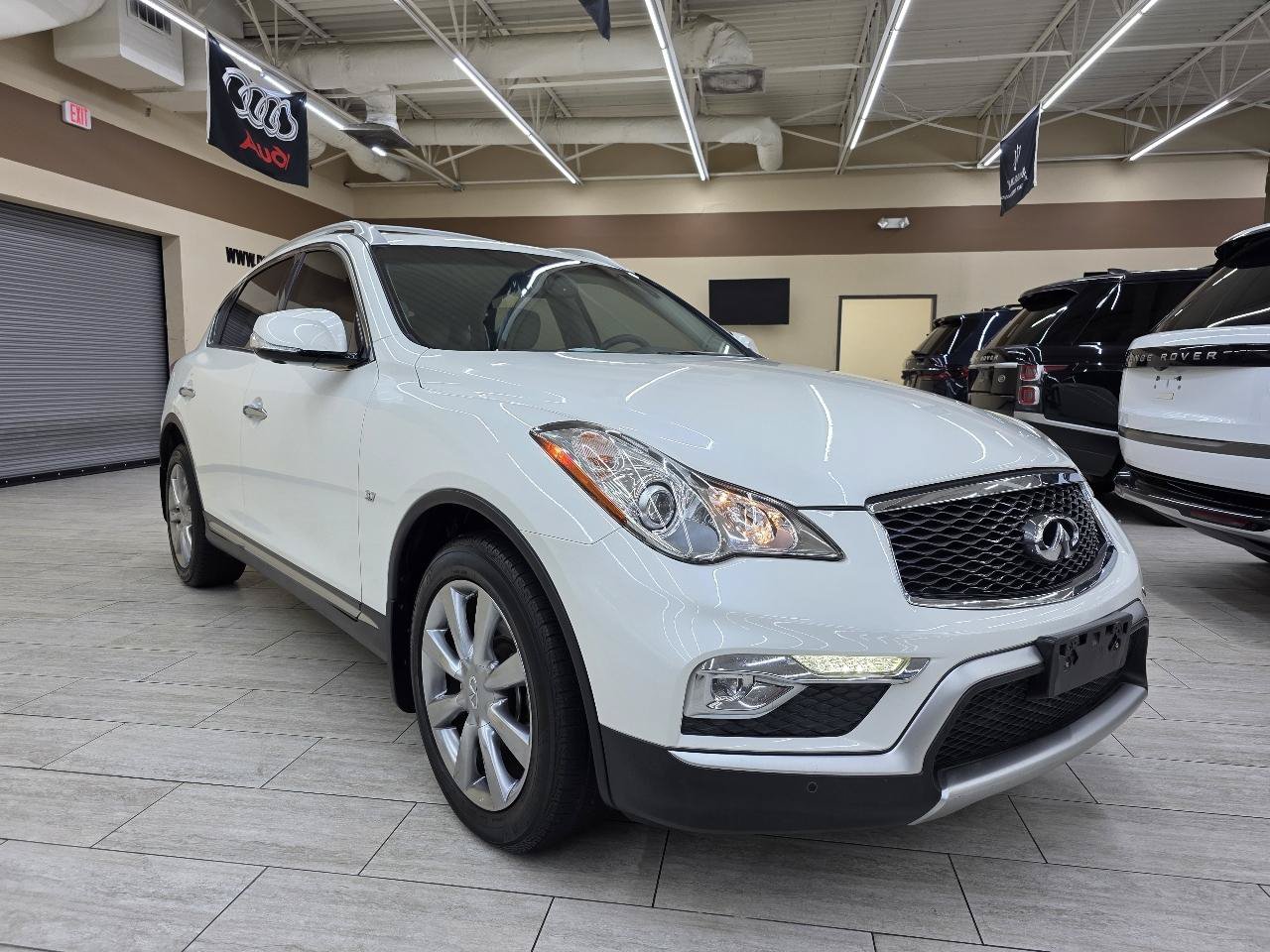 Used 2017 INFINITI QX50 2WD w/ Premium Plus Package image 4