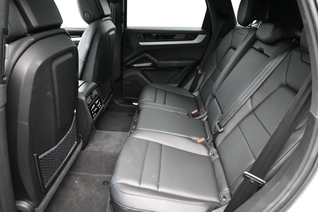 Certified 2025 Porsche Cayenne S AWD/4WD image 7