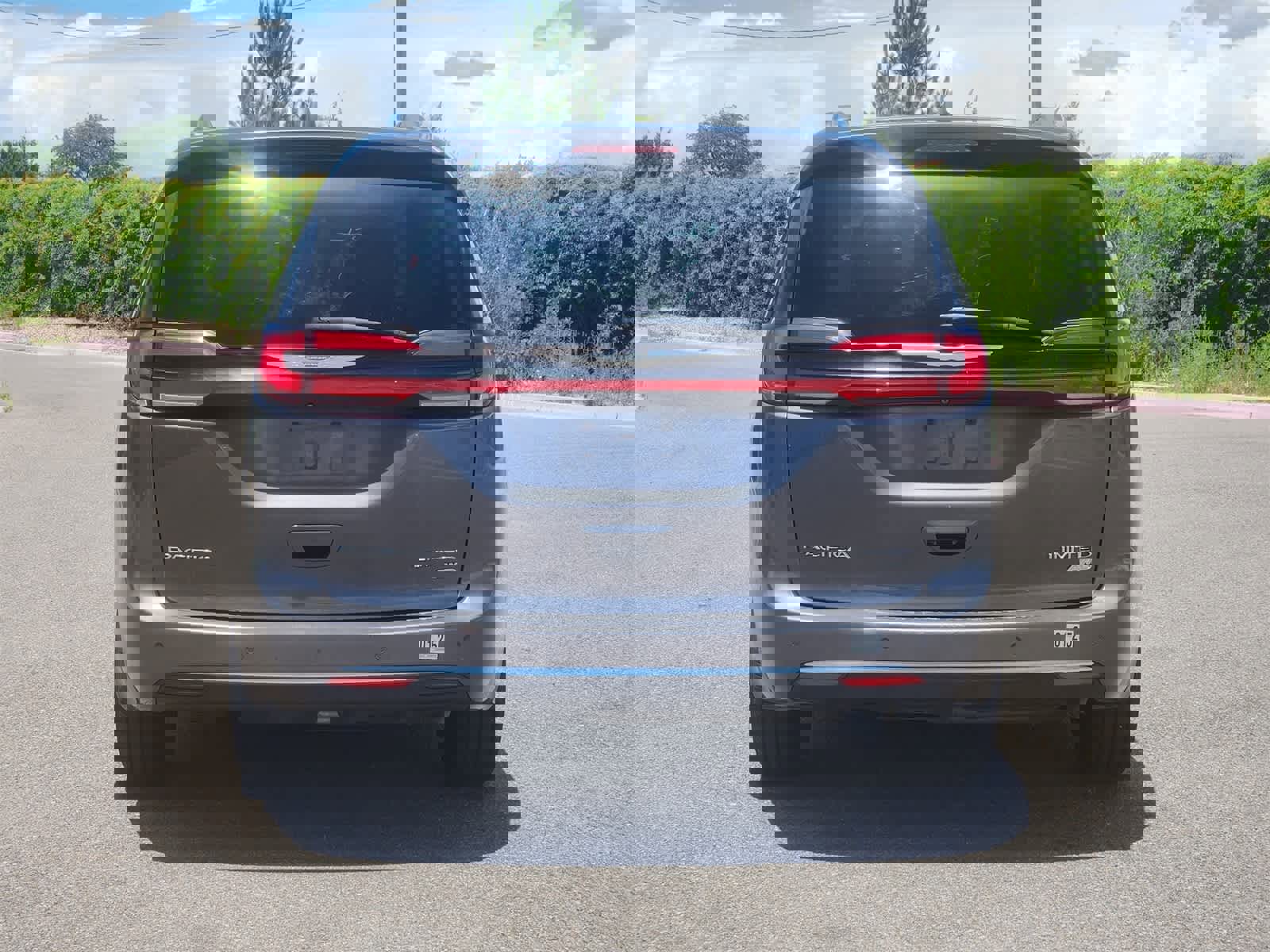 Used 2021 Chrysler Pacifica Limited w/ Premium & Safety Sphere Group image 6