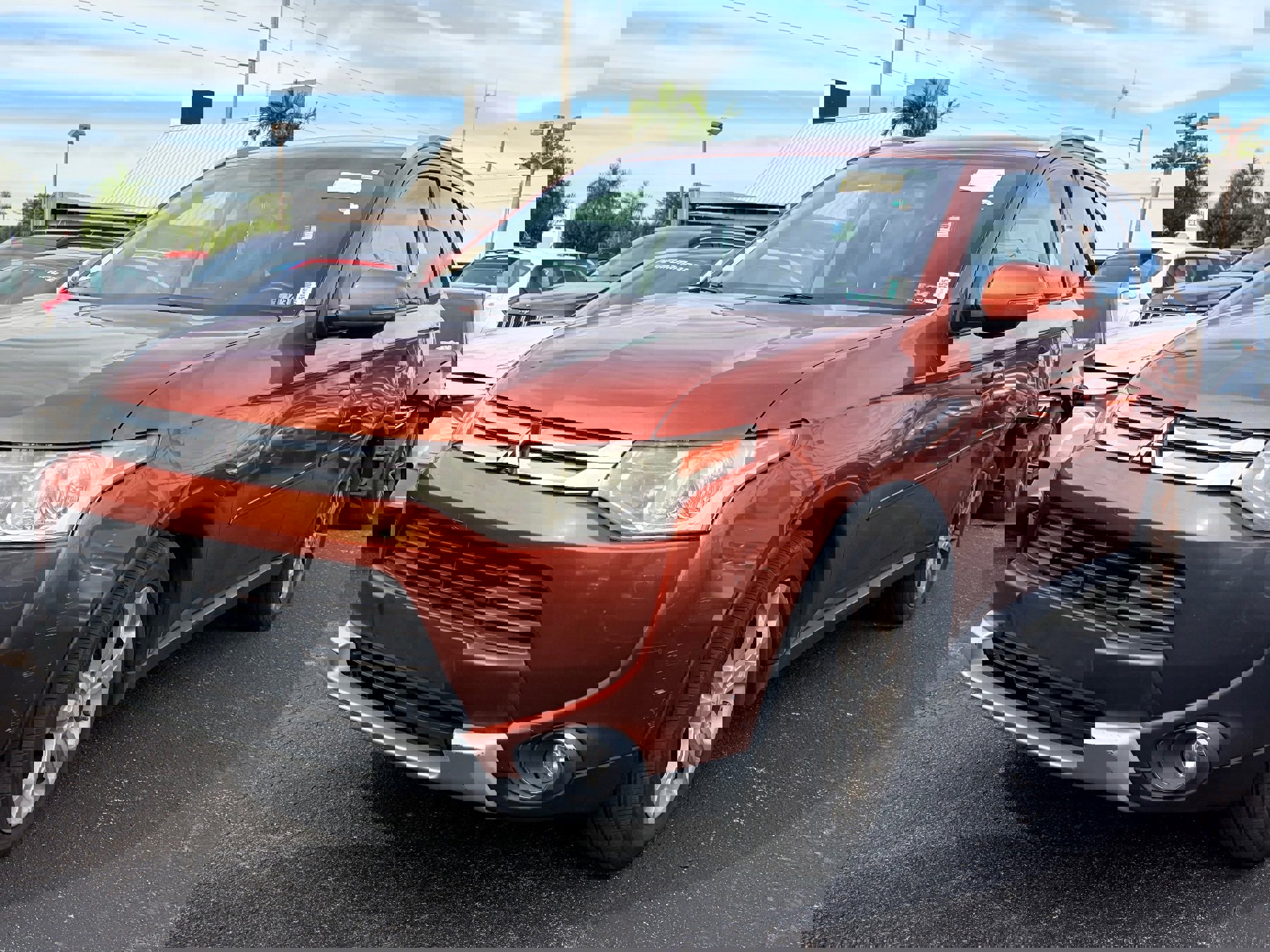 Used 2015 Mitsubishi Outlander SE image 2