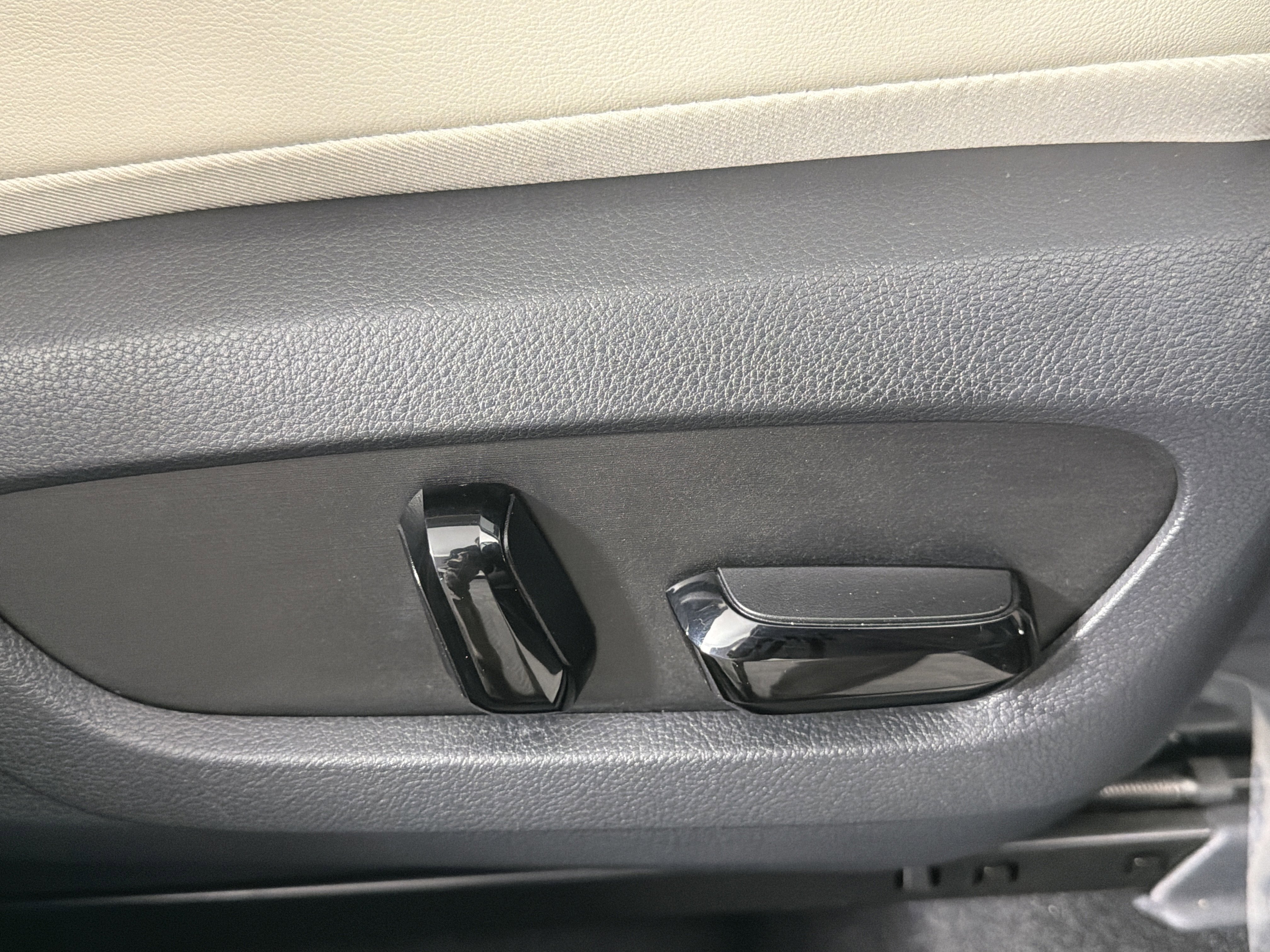 Used 2025 Lexus NX 450h+ AWD w/ Accessory Package (Z1) image 27