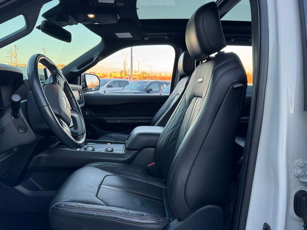Used 2022 Ford Expedition Platinum image 18