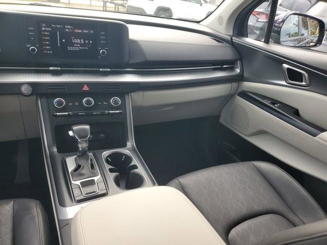 Used 2024 Kia Carnival LX image 16