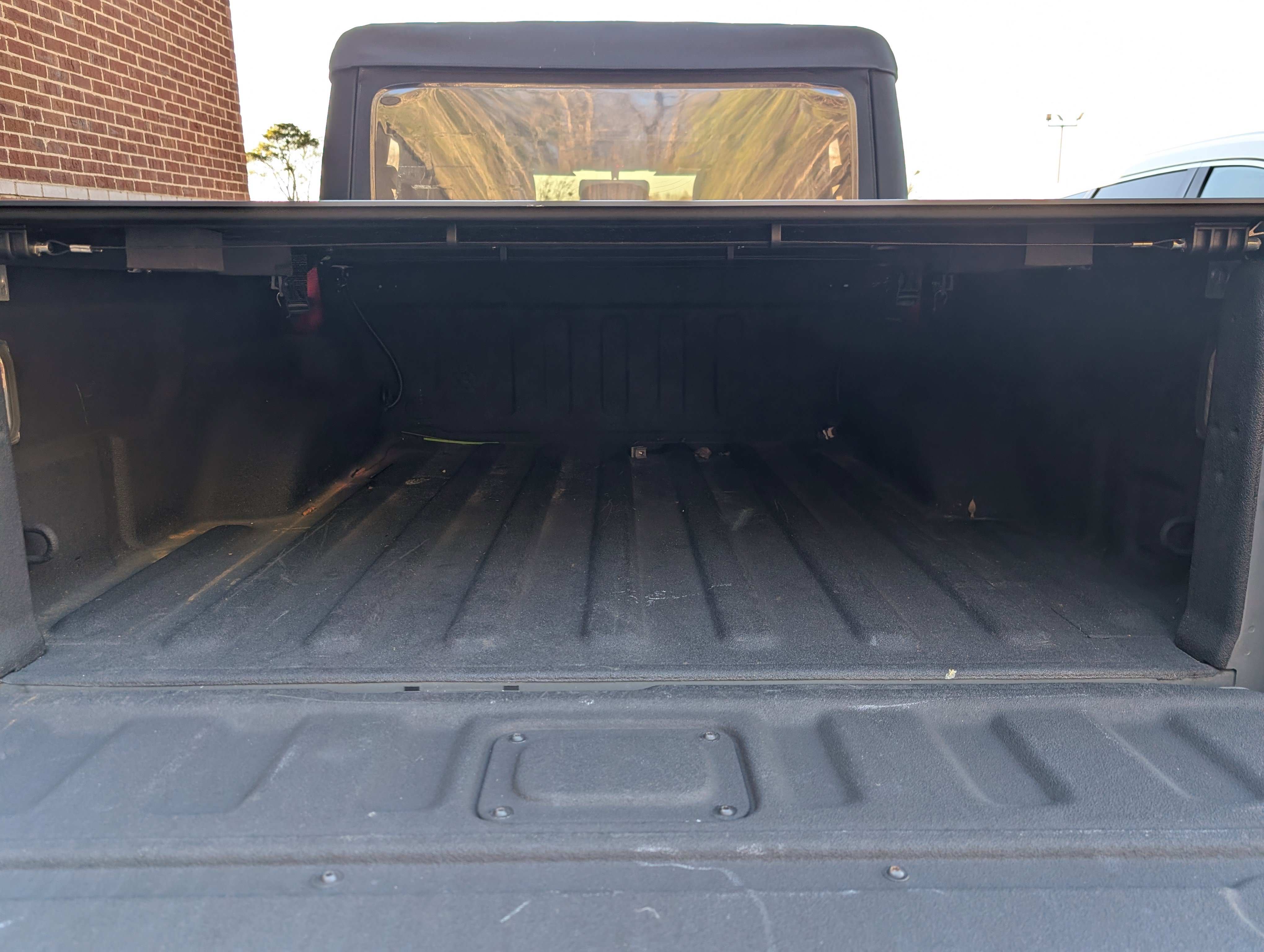 Used 2023 Jeep Gladiator Willys image 17