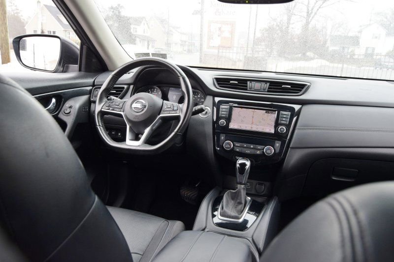 Used 2018 Nissan Rogue SL w/ Premium Package image 31