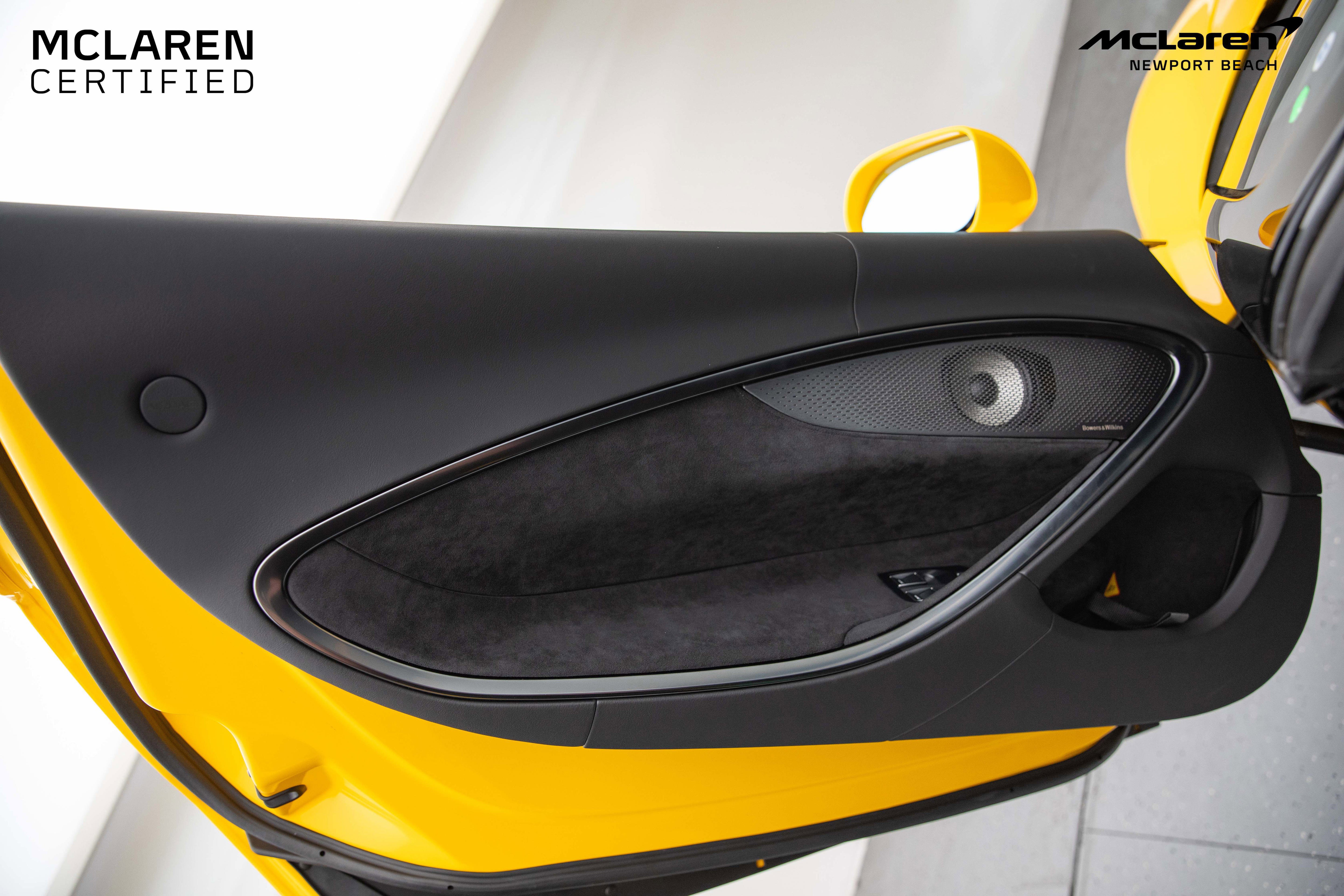 Used 2025 McLaren Artura Spider image 34