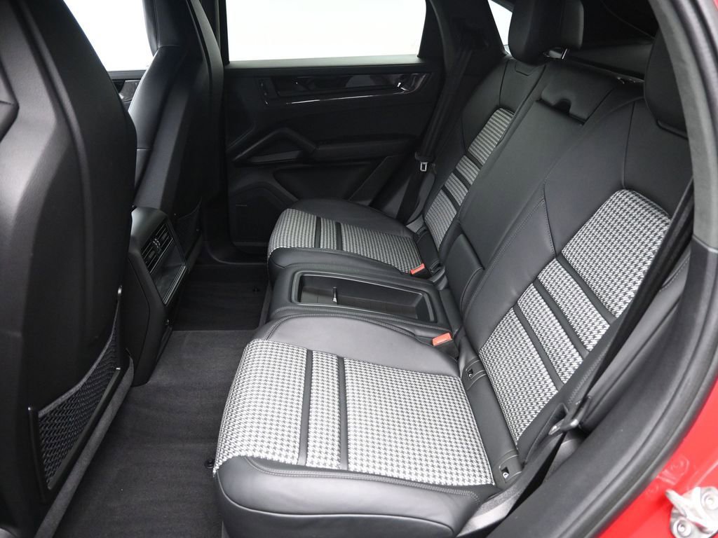 Certified 2025 Porsche Cayenne GTS image 9