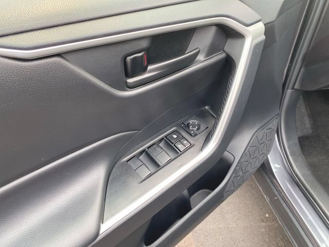 Used 2025 Toyota RAV4 LE AWD/4WD image 21