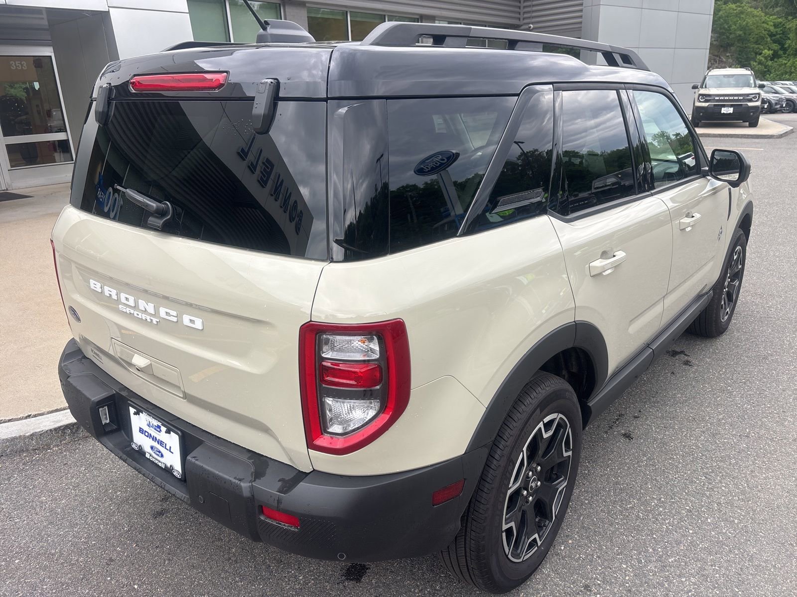 Used 2025 Ford Bronco Sport Outer Banks w/ Outer Banks Tech Package+ AWD/4WD image 3