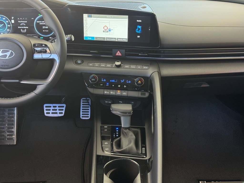 New 2025 Hyundai Elantra SEL image 3