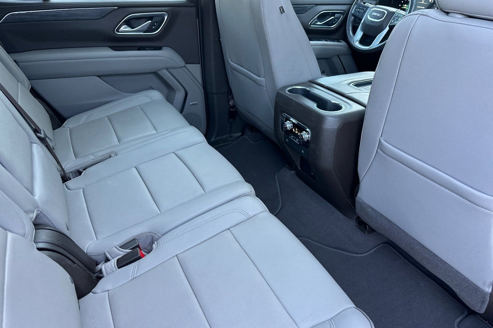 Used 2023 GMC Yukon SLT AWD/4WD image 18