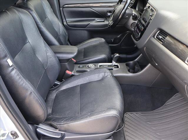 Used 2016 Mitsubishi Outlander SE AWD/4WD image 22