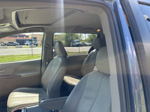Used 2013 Toyota Sienna XLE FWD image 8