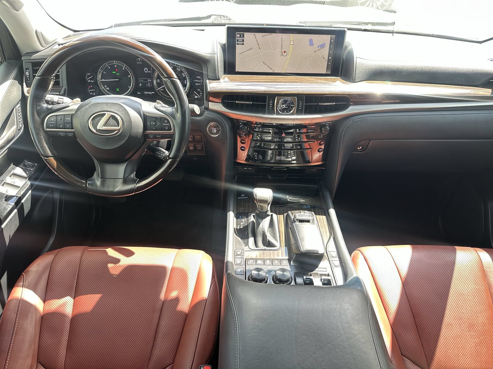 Used 2021 Lexus LX 570 4WD w/ Luxury Package image 18