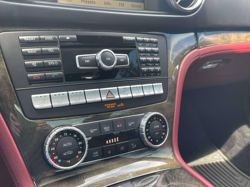 Used 2013 Mercedes-Benz SL 550 w/ Premium Pkg image 25