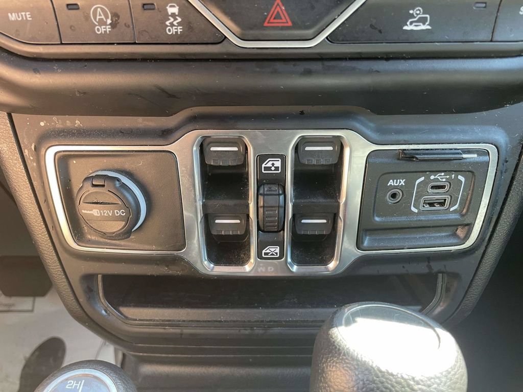 Used 2023 Jeep Gladiator Sport AWD/4WD image 16