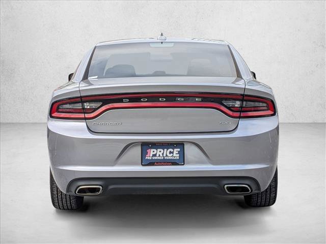 Used 2017 Dodge Charger SXT image 4