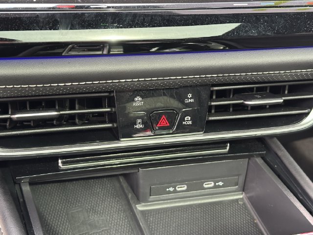 Used 2024 Volkswagen Atlas Cross Sport SEL R-Line AWD/4WD image 18