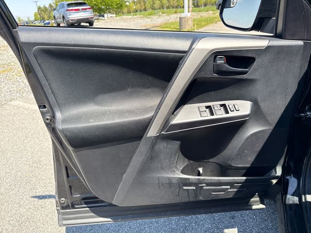 Used 2018 Toyota RAV4 LE w/ Carpet Mat Package AWD/4WD image 21
