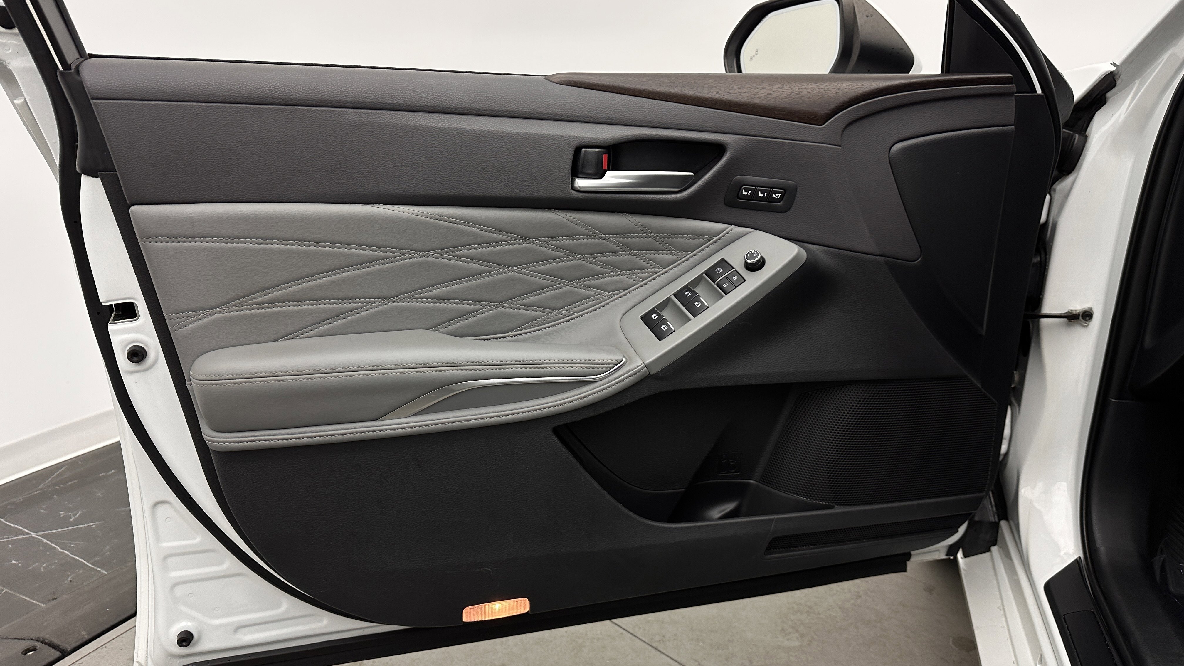 Used 2019 Toyota Avalon Limited w/ All Weather Liner Package image 11