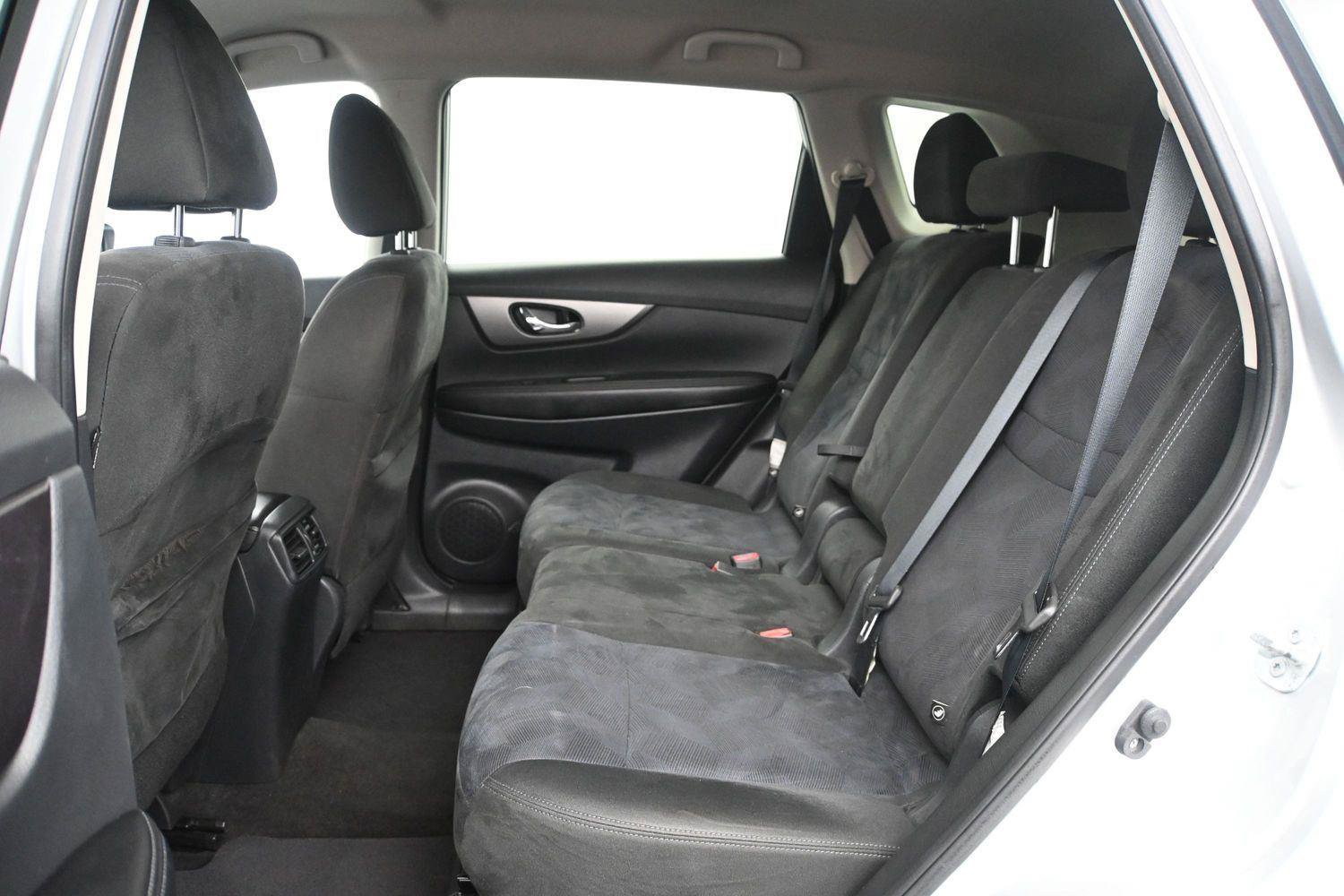 Used 2015 Nissan Rogue SV AWD/4WD image 8