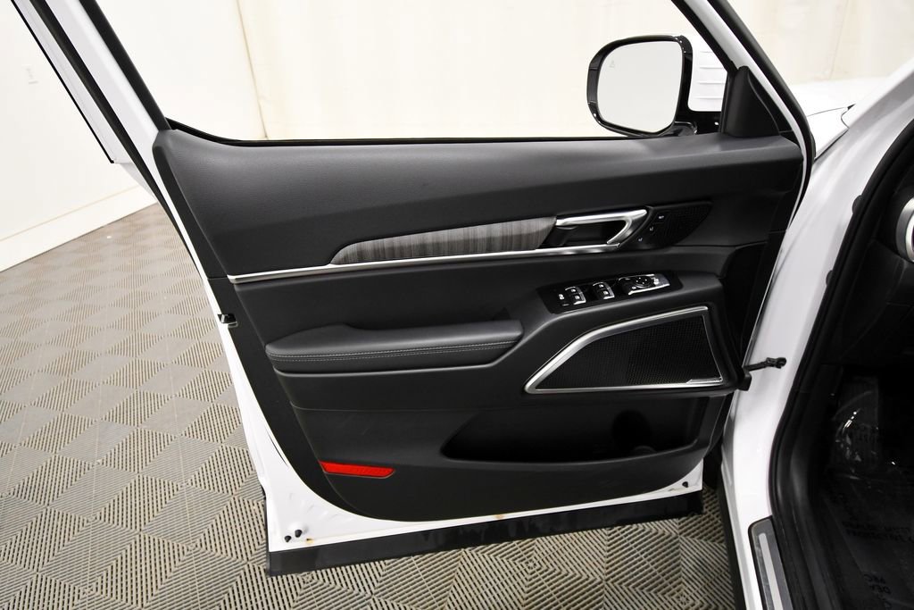 Used 2025 Kia Telluride SX w/ SX Captain's Chair Package image 14