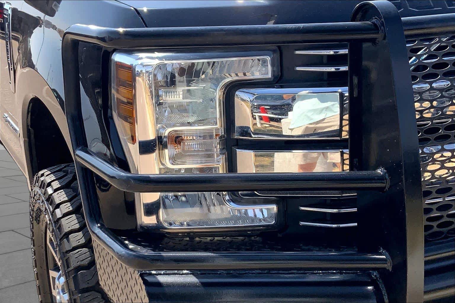 Used 2018 Ford F250 Lariat w/ Lariat Ultimate Package AWD/4WD image 28