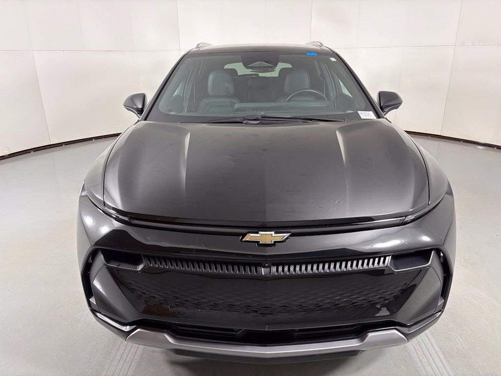 Used 2024 Chevrolet Equinox EV LT w/ LPO, Active Package FWD image 4