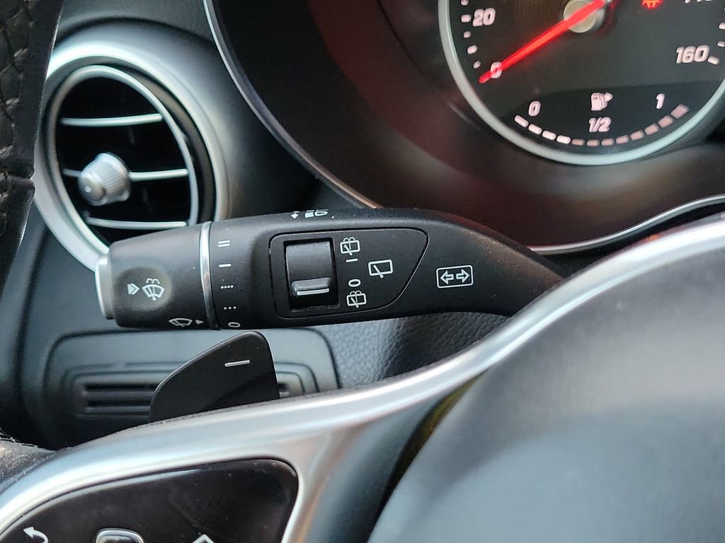 Used 2021 Mercedes-Benz GLC 300 w/ Premium Package image 28