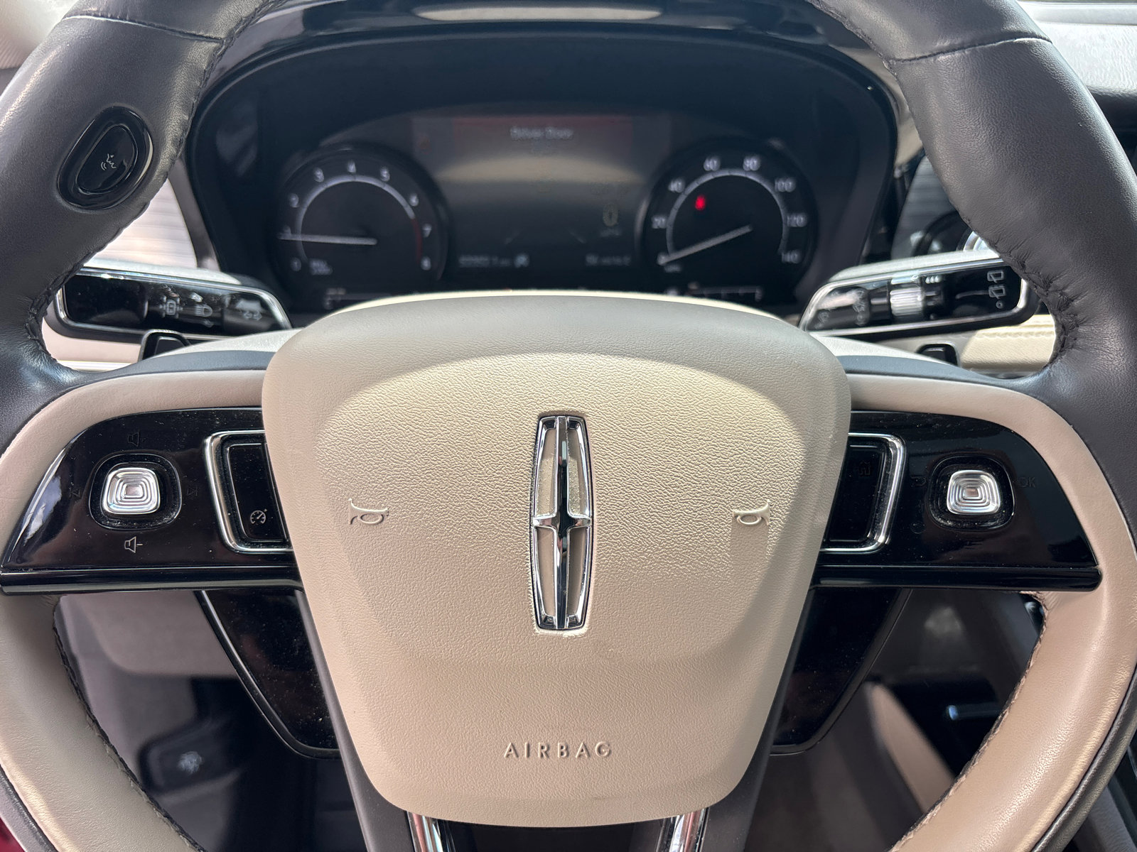 Used 2022 Lincoln Corsair AWD w/ Premium Package image 16