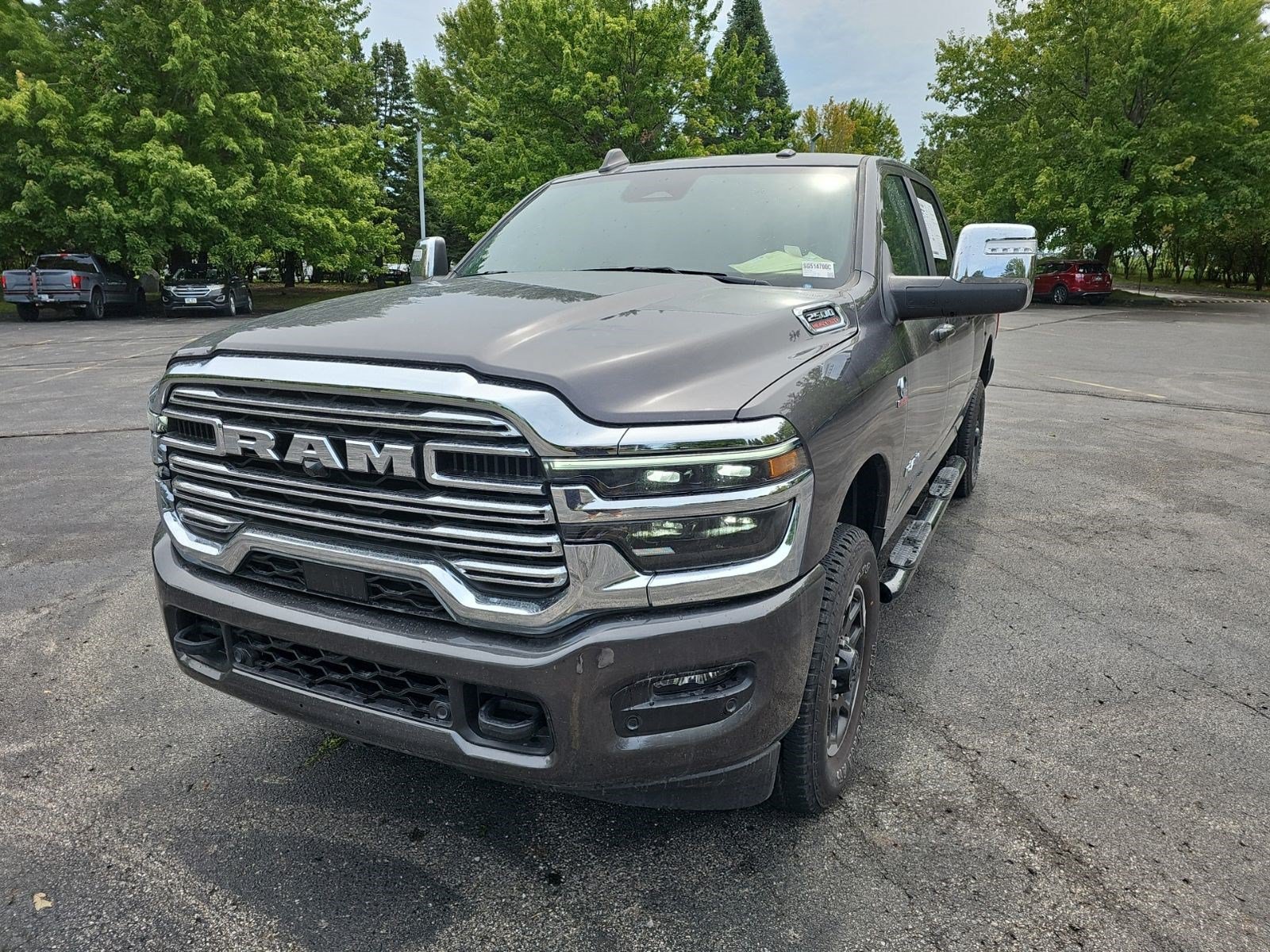 Used 2025 RAM 2500 Laramie AWD/4WD image 2