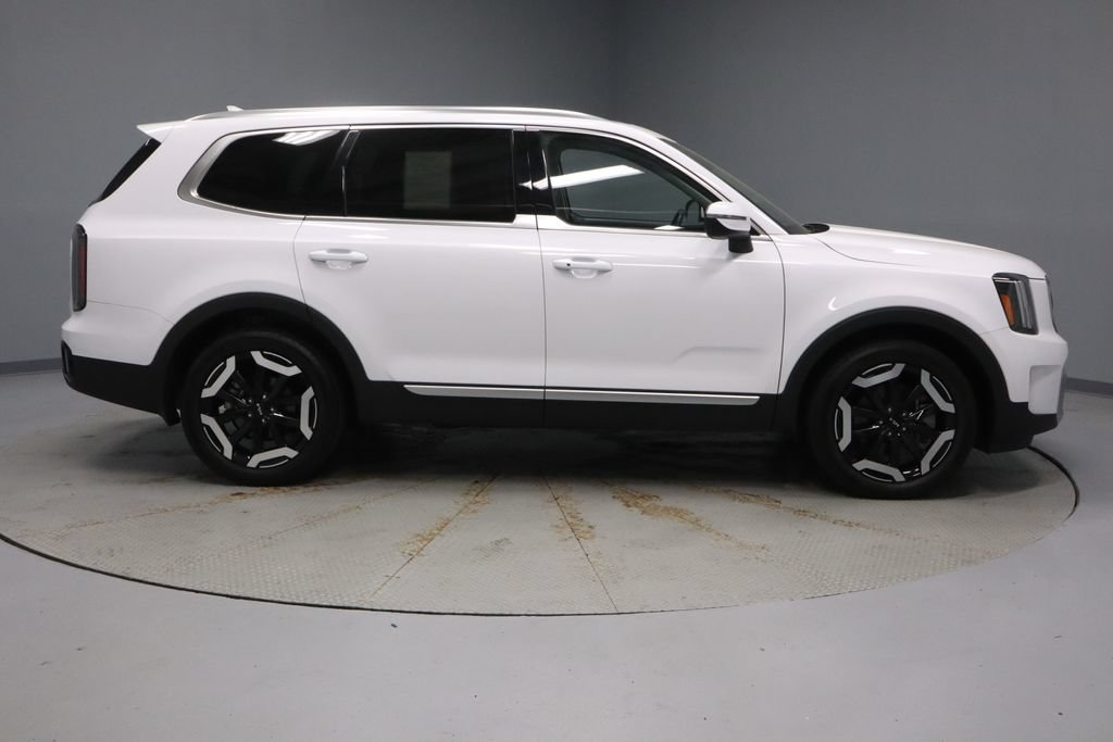 Used 2024 Kia Telluride EX w/ EX Captain's Chair Package AWD/4WD image 12