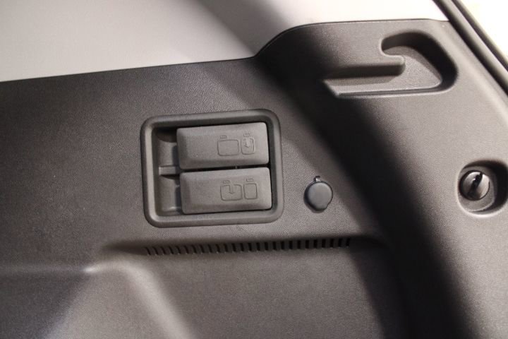 Certified 2022 GMC Terrain SLE w/ Driver Convenience Package image 15