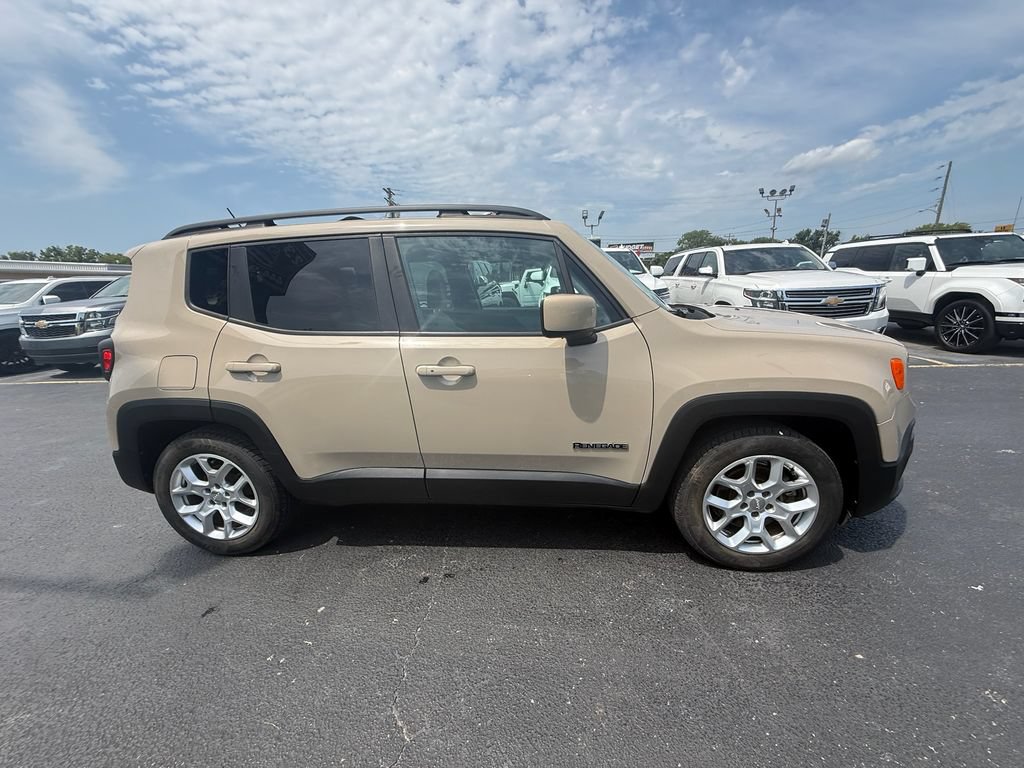 Used 2015 Jeep Renegade Latitude w/ Cold Weather Group FWD image 2
