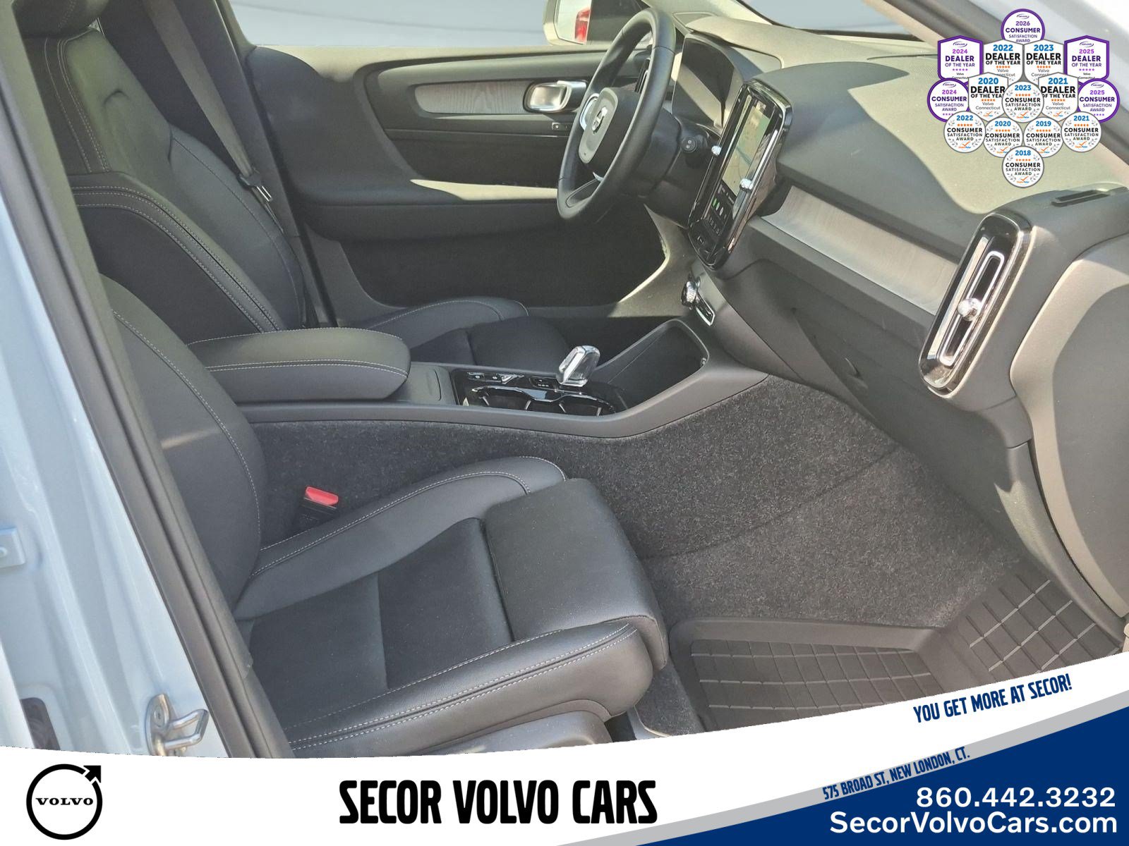 Used 2026 Volvo XC40 B5 Plus AWD/4WD image 23