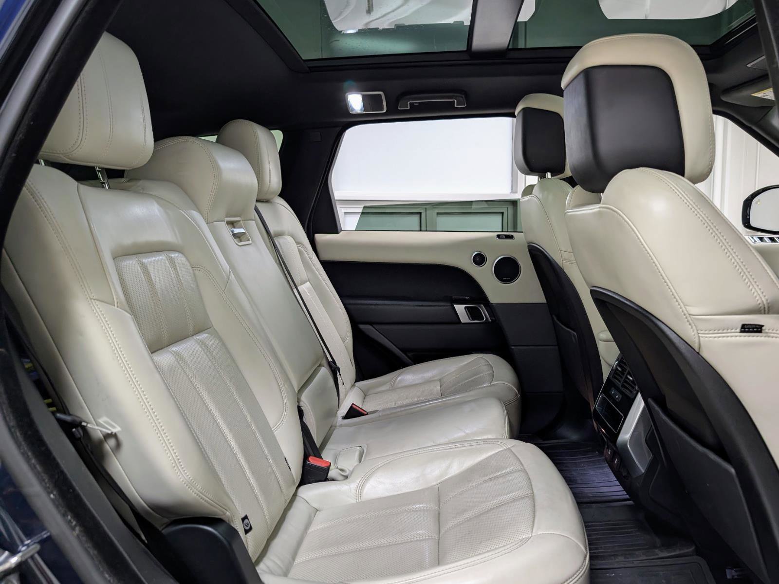 Used 2020 Land Rover Range Rover Sport HSE image 23