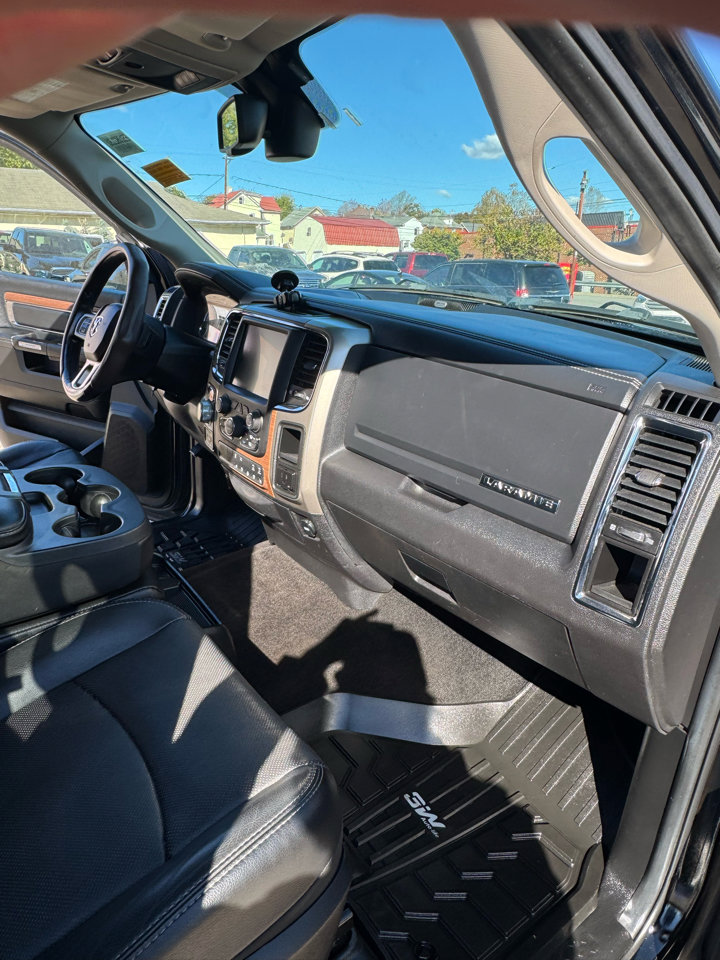 Used 2014 RAM 1500 Laramie w/ Convenience Group image 18