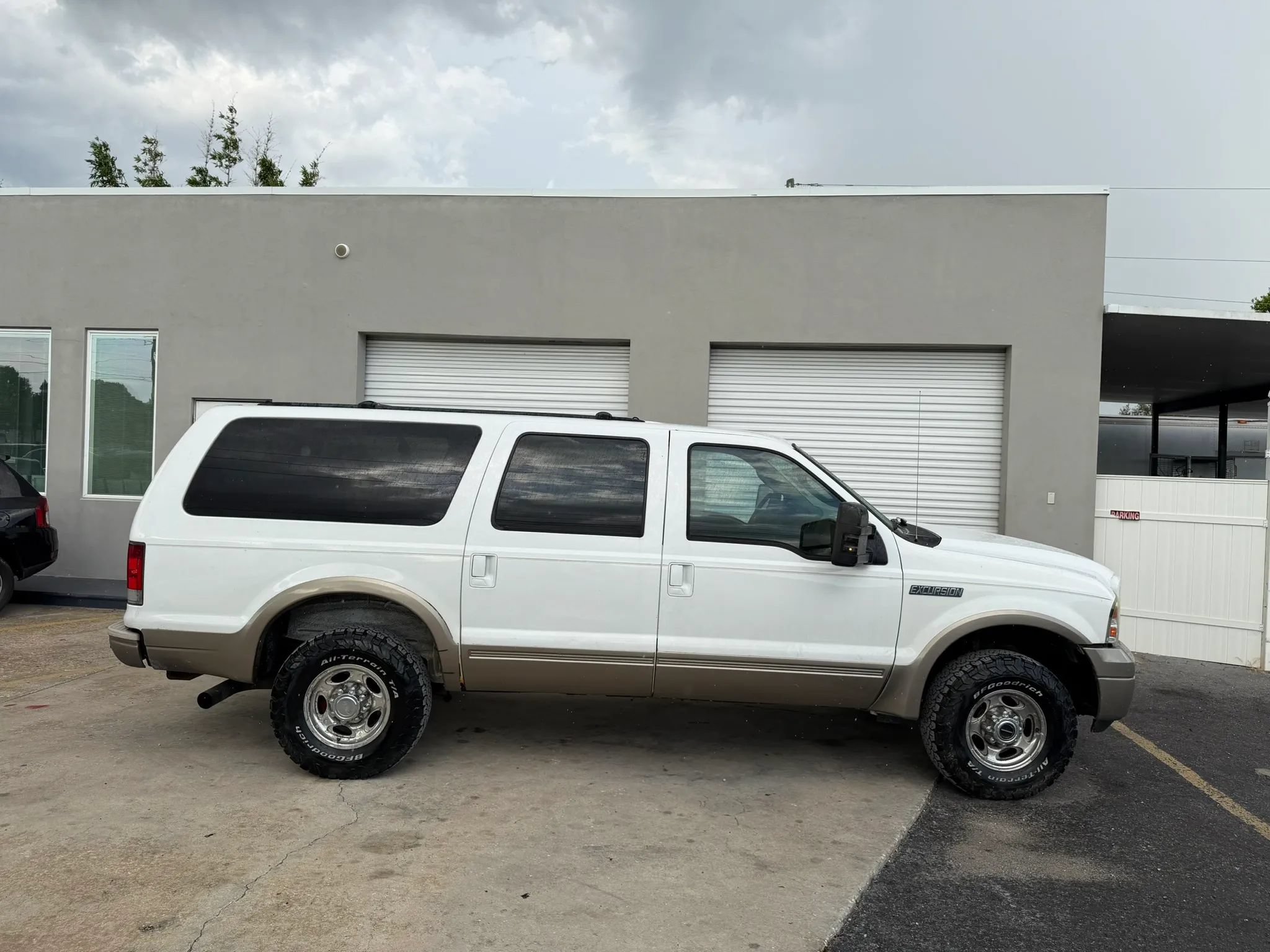Used 2005 Ford Excursion Eddie Bauer AWD/4WD image 2