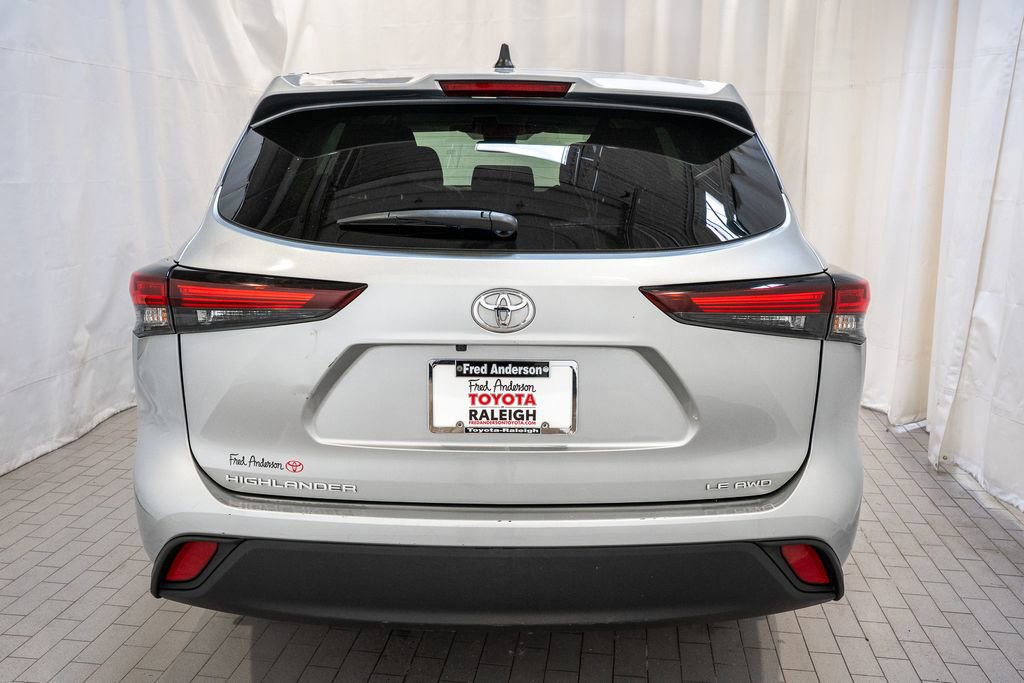 Used 2024 Toyota Highlander LE image 4