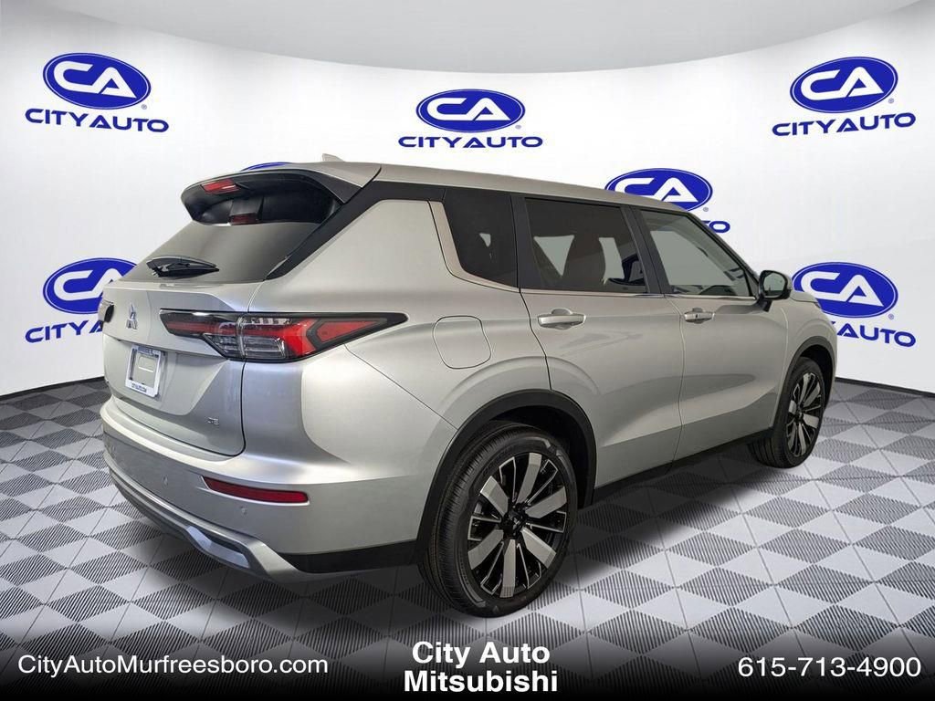 New 2025 Mitsubishi Outlander SE image 8