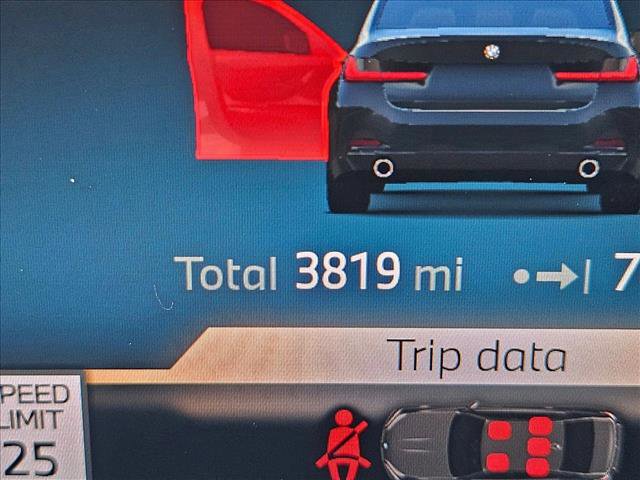 Used 2025 BMW 330i Sedan w/ Premium Package image 10