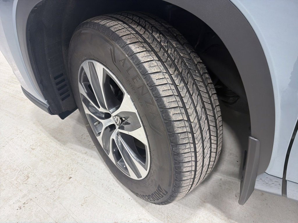 Used 2024 Toyota Highlander XLE image 20