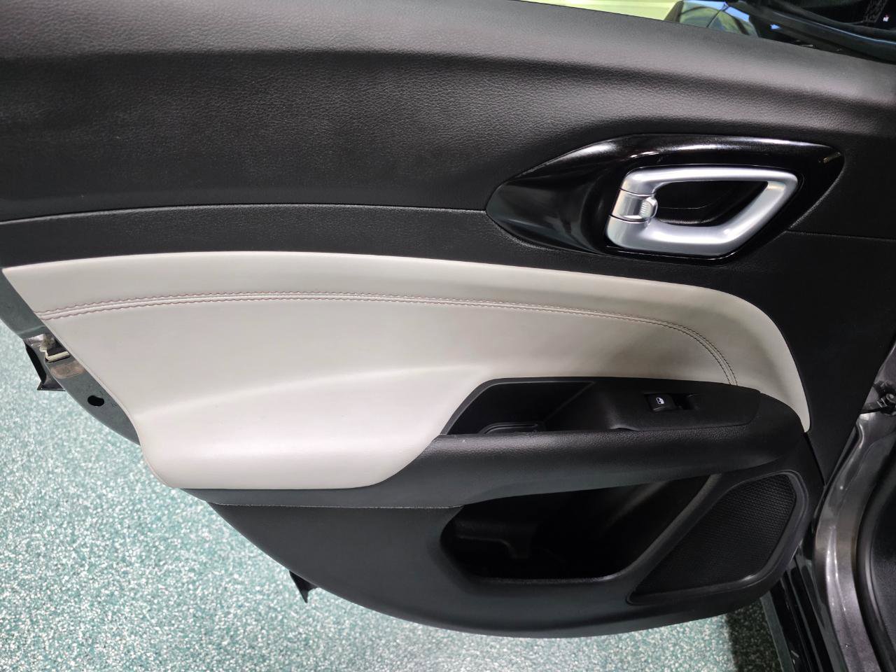 Used 2022 Jeep Compass Limited w/ Elite Group image 20