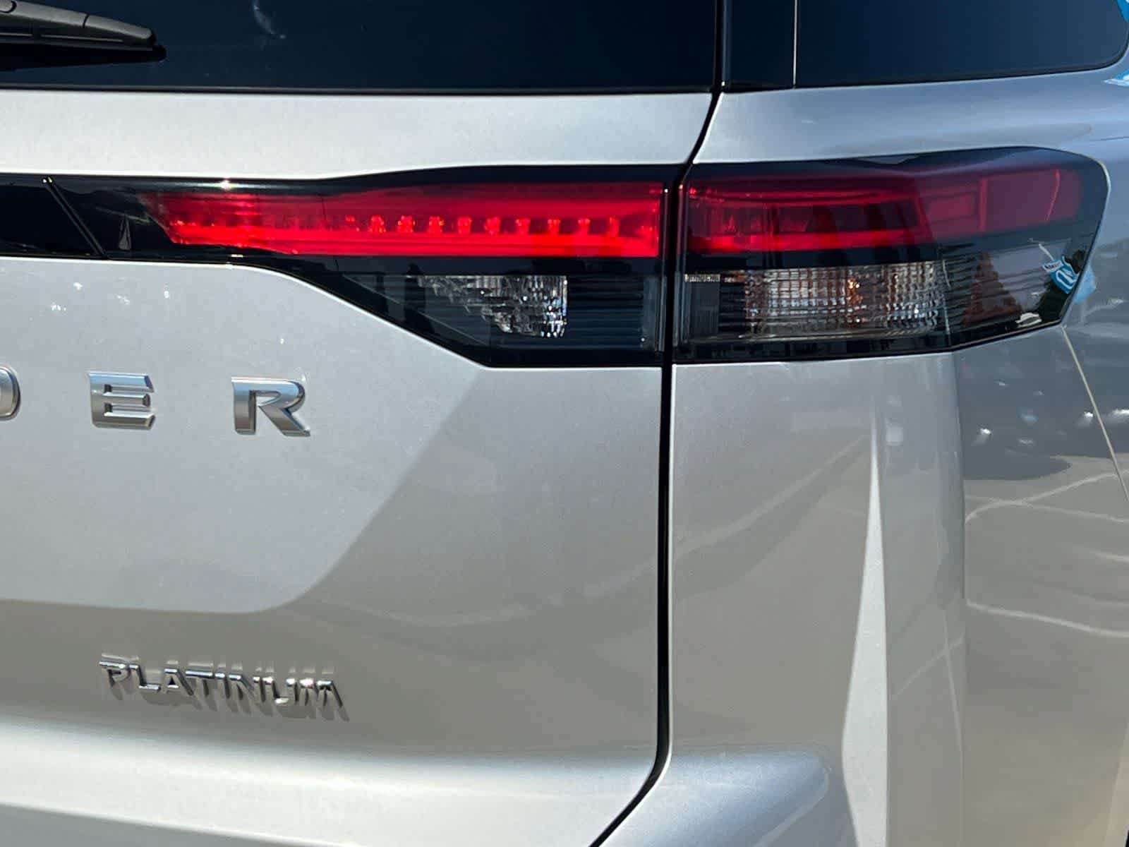 Used 2023 Nissan Pathfinder Platinum FWD image 29