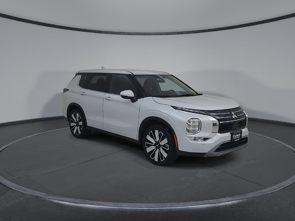 Used 2025 Mitsubishi Outlander SE AWD/4WD image 3