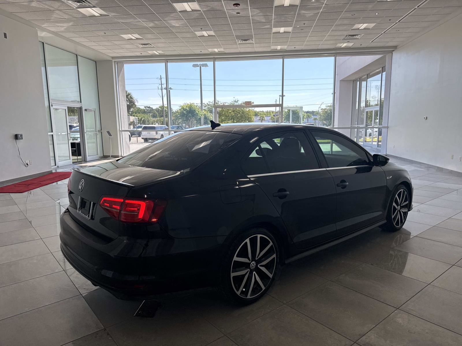 Used 2018 Volkswagen Jetta GLI FWD image 5