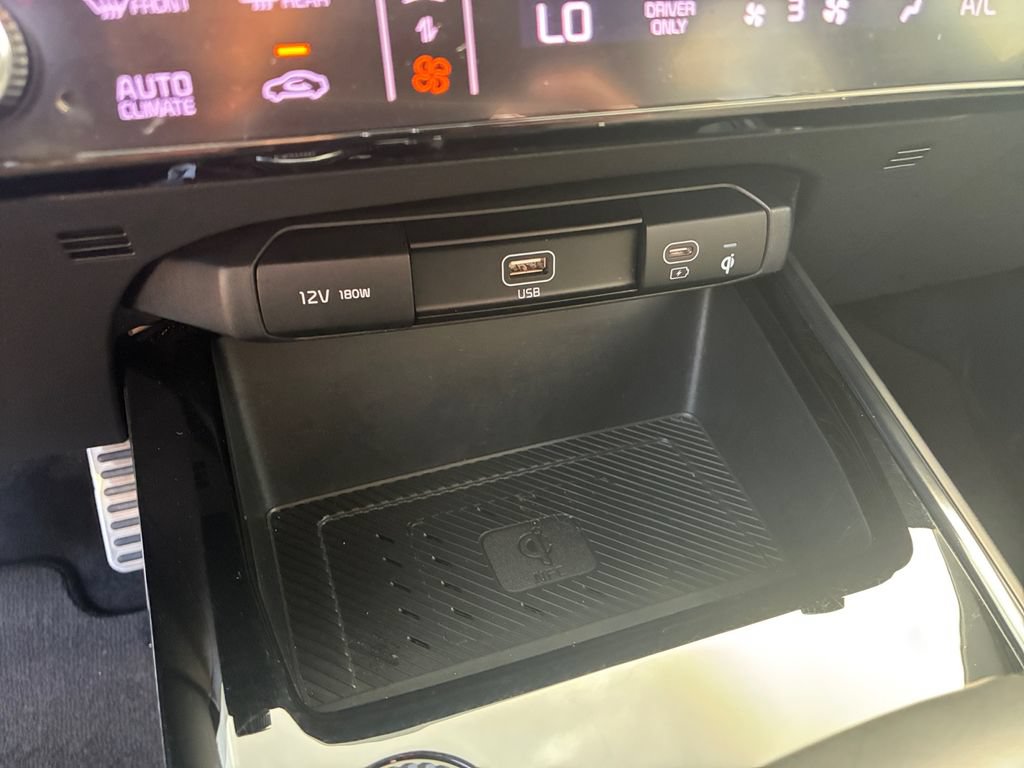 Used 2024 Kia Niro SX Touring FWD image 22